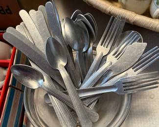 CHILDRENS SIZE SILVERWARE