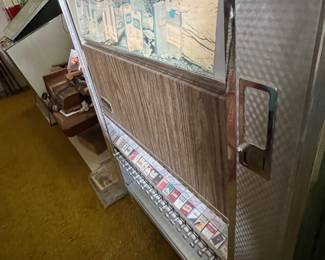 ALADDIN VINTAGE CIGARETTE MACHINE.  WORKS