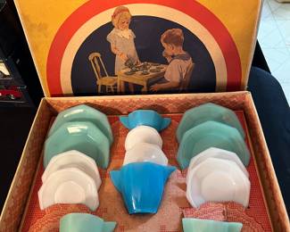 THE LITTLE AMERICAN MAID TEA SET