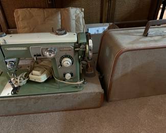 VINTAGE SEWING MACHINE WITH CASE AND ATTACHMENTS