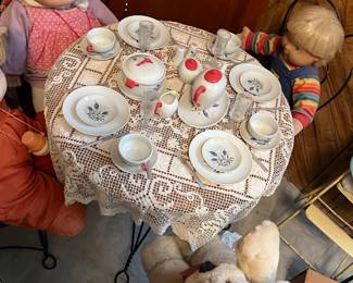 VINTAGE ICE CREAM PARLOR SET WITH FRIENDS