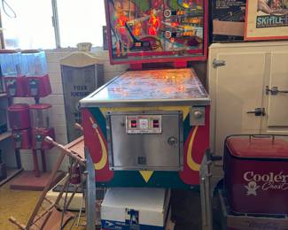 PINBALL MACHINE - POWERS ON BUT HAS HUM