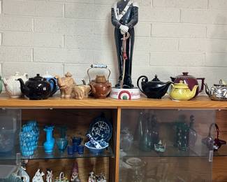 TEA POTS, GLASSWARE, COLLECTIBLE FIGURINES