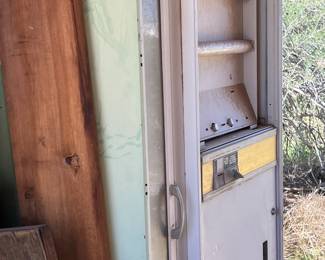 VINTAGE DR PEPPER VENDING MACHINE