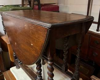 DROP LEAF TABLE