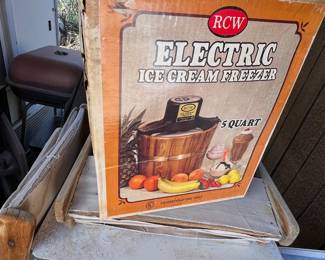 ELECTRIC ICE CREAM FREEZER