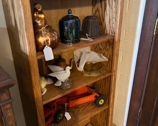 OAK BOOKSHELF, TOYS AND COLLECTIBLES 