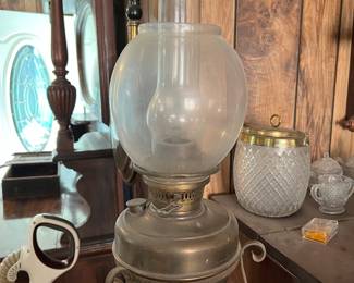 VICTORIAN TELESCOPING STAND BRASS KEROSENE LAMP