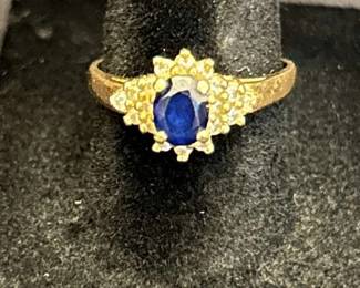 001 Stunning 14ct Gold Ring With Saphire And Small Diamonds