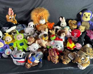 HUGE Stuffed Animals Lot