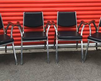 Retro Set of 4 Black Chairs in great Style