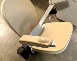 Selling a complete, operational Acorn 130 stairlift - well-maintained and fitted for an 11' straight stairway