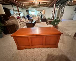 Lane Cedar Chest. Great condition. Model 2225, SN 847140. Has original key and sales flyer. Upgraded lock kit included.