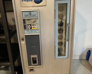 PRESALE AVAILABLE! Vintage Pepsi Vending Machine – La Crosse 25w x 55.5h x 20d