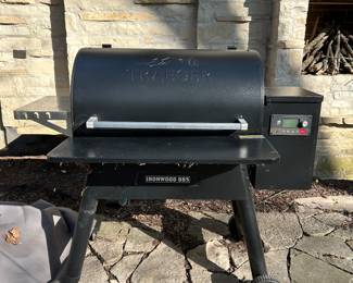 Traeger Ironwood 885 smoker with cover. One year old