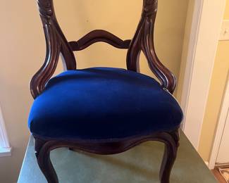 ANTIQUE CHAIR