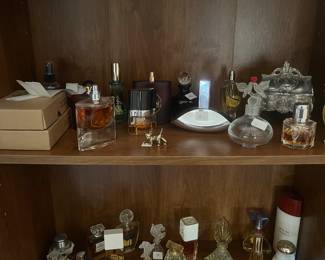 ASSORTED PERFUME BOTTLES