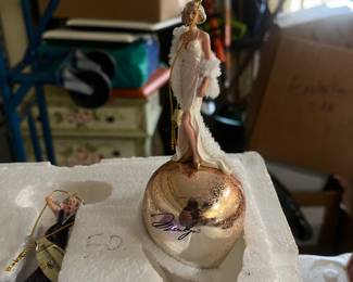 MARILYN MONROE ORNAMENTS 