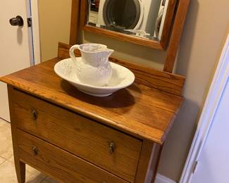 Antiques! Sooo many!