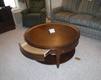 Round Plank Style Coffee Table With Storage Drawer