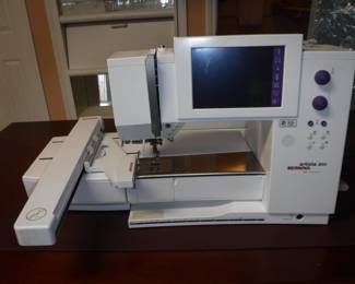 Bernina  Sewing Machine  ( With many Extras )