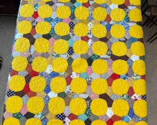 Vintage quilt - like new.  71' x 87"