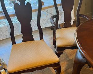 Queen Anne table with leaf and 6 chairs