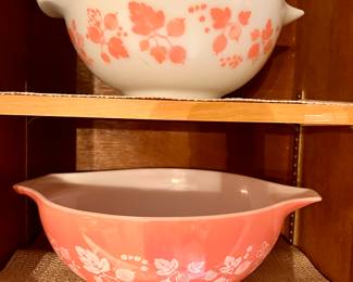 Vtg. Pyrex Gooseberry 4qt. and 2-1/2 qt. mixing bowls