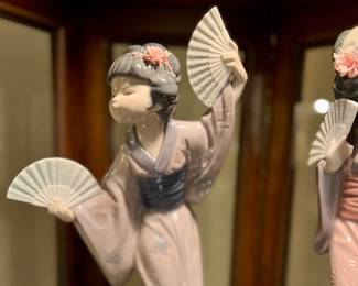 1 of 3 Lladro Japanese Geisha figurines