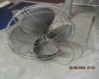 Eskimo rotating fan