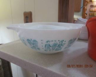 Pyrex Cinderella farmer mixing bowls