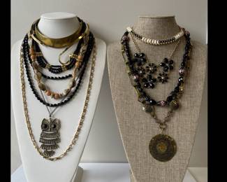 Lot 2713 Lot of Vintage Necklaces  Costume Jewelry