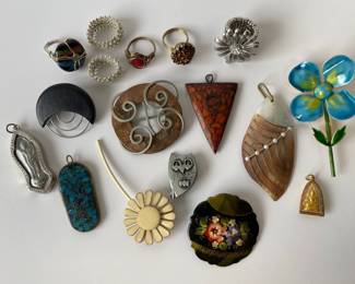 Lot 2716 Lot of Vintage Jewelry  Brooches Pins Rings Pendants