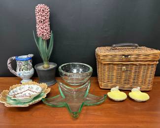Lot 6486 Lamb Shell Trinket Dishes  Amoges Hand Painted  Etruscan Leaf Dishes  Bubble Glass Bowl  Glass Starfish Dish  Metal Hyacinth Decor  Wicker Basket