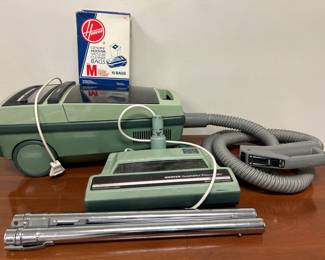 Lot 8038 Vintage Hoover Dimension 1000 Powerflex Quadramatic  Vacuum Cleaner Bags