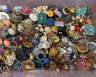 Lot 1909 Large Lot of Vintage ClipOn Earrings