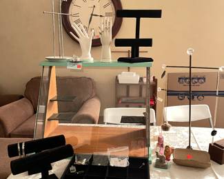 Pictures of jewelry, watches and knives will be added soon!