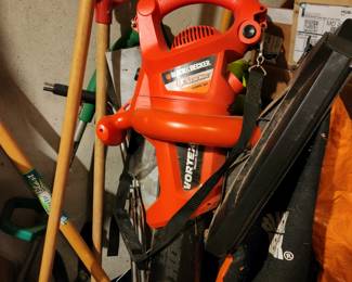 Black & Decker LeafHog electric blower