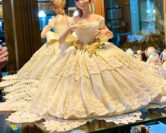 Excellent Frozen lace Porcelain Figurine