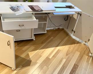 Wow! Very NICE condition is this Koala Quiltmate Plus sewing machine lift Sewing cabinet in white.