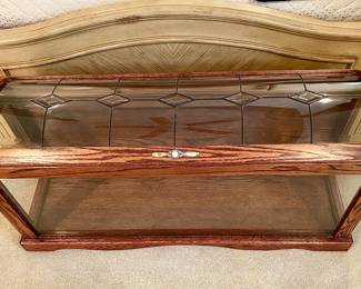 In Brand New condition is this Wood & Glass Quilt Chest, or display chest.