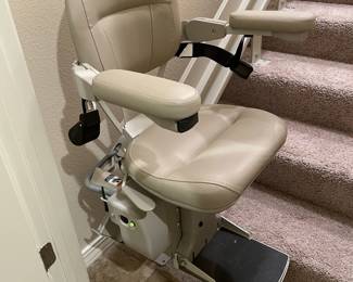 Bruno Like NEW Super clean High End Elite 300lb Stairlift and curved rails. One straight rail away to use on no turn Staircase.