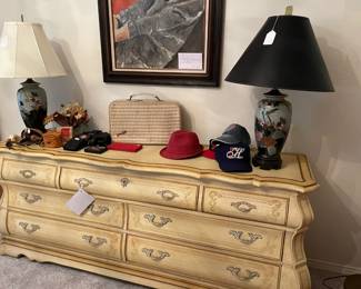 Vintage Heritage French Provincial Dresser with seven drawers and great decorative details