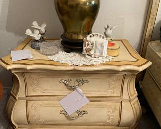 Vintage Heritage bedside table with two drawers, bird figurines, vintage brass ginger jar table lamp with original shade
