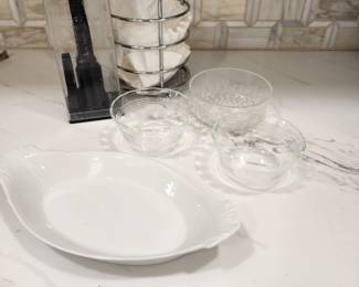 LOT OF KITCHEN ITEMW