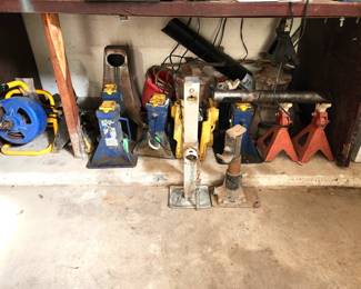 Industrial jack stands
