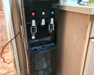 Primo Htrio K-cup coffee maker and water dispenser