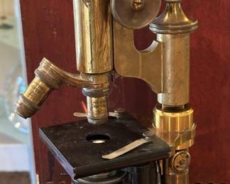 ERNST LEITZ WETZLAR Antique Brass Microscope with Original Case (No. 64199) Filiale New York
