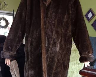 Donna  Salyers Fabulous Furs XXL $65.00 e