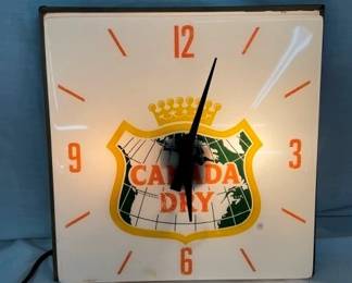 15IN CANADA DRY LIGHTUP CLOCK